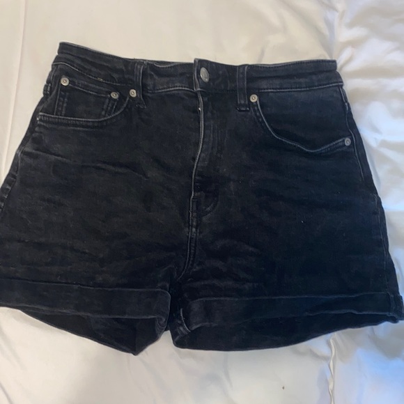 Black denim jean shorts. fit like a size 2. Brand is mtwtfss weekday - Picture 1 of 2
